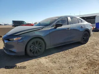 2023 Mazda 3 S Carbon Edition z VIN 3MZBPBCM5PM361324, wystawiony jako Copart lot #55116175 z przebiegiem Nie podano mil oraz Szkoda całkowita • Salvage title. Historia ofert i sprzedaży dostępna na DreamBid. Obrazek 1.