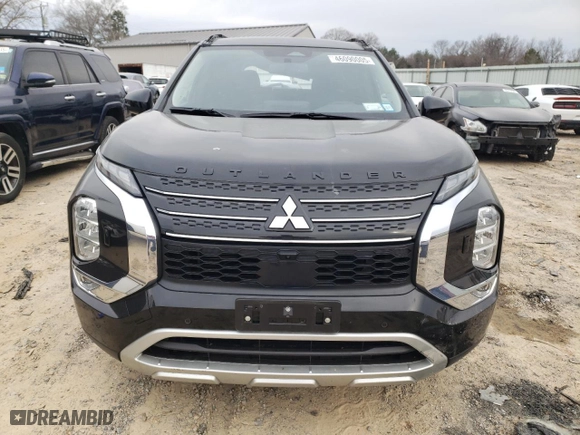 2024 Mitsubishi Outlander SE with VIN JA4J4VA89RZ013827, listed as a Copart auction lot 46090005 with 17,693 mi miles and Salvage Title. Bid and sale history available at carsss.com. Image 5.