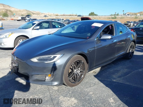 2017 Tesla Model S 100D z VIN 5YJSA1E20HF189557, wystawiony jako IAAI lot #41546084 z przebiegiem 253 218 mil mil oraz . Historia ofert i sprzedaży dostępna na DreamBid. Obrazek 2.