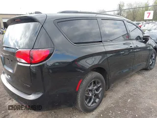 2018 Chrysler Pacifica Limited z VIN 2C4RC1GG2JR358215, wystawiony jako IAAI lot #42176046 z przebiegiem 120 544 mil mil oraz . Historia ofert i sprzedaży dostępna na DreamBid. Obrazek 4.