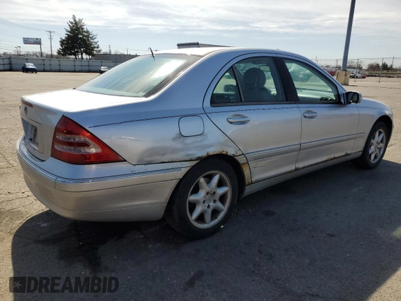 2001 Mercedes-Benz C 230/260/280/320 z VIN WDBRF61J91F050568, wystawiony jako Copart lot #48899705 z przebiegiem 220 079 mil mil oraz Szkoda całkowita • Salvage title. Historia ofert i sprzedaży dostępna na DreamBid. Obrazek 3.