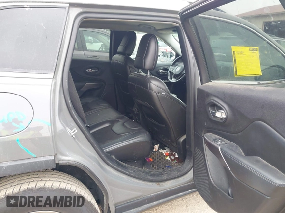 2019 Jeep Cherokee Latitude Plus z VIN 1C4PJMLB2KD367381, wystawiony jako IAAI lot #42493800 z przebiegiem 188 356 mil mil oraz . Historia ofert i sprzedaży dostępna na DreamBid. Obrazek 8.