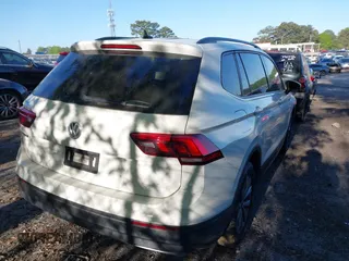 2020 Volkswagen Tiguan S z VIN 3VV1B7AX5LM010741, wystawiony jako IAAI lot #42030616 z przebiegiem 104 533 mil mil oraz . Historia ofert i sprzedaży dostępna na DreamBid. Obrazek 4.