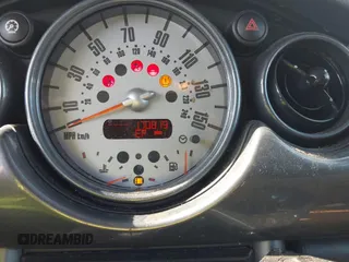 2006 MINI Hardtop with VIN WMWRC33506TK18077, listed as a IAAI auction lot 42583190 with 170,819 mi miles and . Bid and sale history available at DreamBid. Image 7.