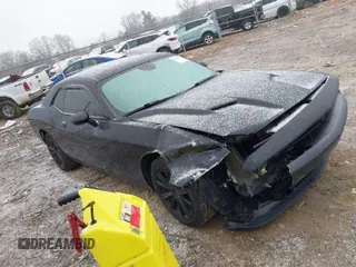 2019 Dodge Challenger SXT z VIN 2C3CDZAG0KH723481, wystawiony jako IAAI lot #41631273 z przebiegiem 111 412 mil mil oraz . Historia ofert i sprzedaży dostępna na DreamBid. Obrazek 1.