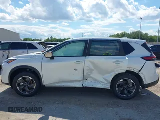 2025 Nissan Rogue SV with VIN 5N1BT3BA5SC828212, listed as a IAAI auction lot 42234352 with 1,256 mi miles and . Bid and sale history available at DreamBid. Image 14.