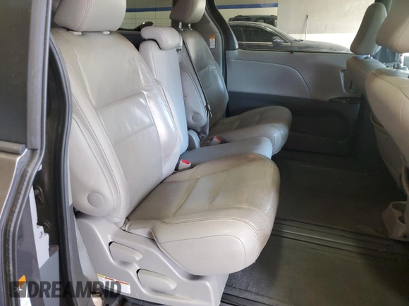 2015 Toyota Sienna XLE z VIN 5TDYK3DC5FS577227, wystawiony jako Copart lot #41766745 z przebiegiem 261 917 mil mil oraz Szkoda całkowita • Salvage title. Historia ofert i sprzedaży dostępna na DreamBid. Obrazek 11.