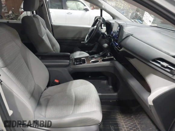 2021 Toyota Sienna LE with VIN 5TDKRKEC9MS043624, listed as a IAAI auction lot 41905045 with 63,993 mi miles. Bid and sale history available at carsss.com. Image 5.