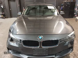 2015 BMW 3 Series 320i xDrive z VIN WBA3C3G57FNS76157, wystawiony jako IAAI lot #42042392 z przebiegiem 93 756 mil mil oraz . Historia ofert i sprzedaży dostępna na DreamBid. Obrazek 12.