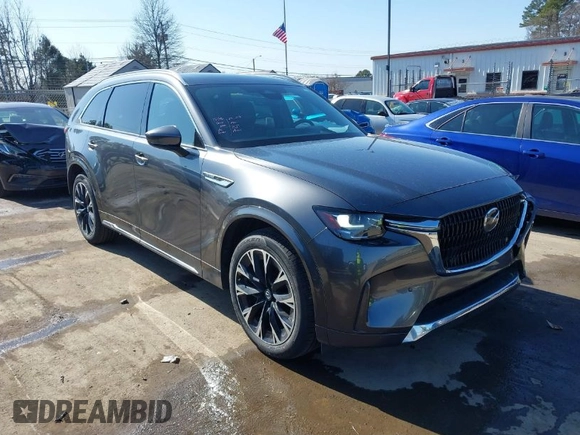 2024 Mazda CX-90 S Premium z VIN JM3KKDHC8R1112049, wystawiony jako IAAI lot #41537522 z przebiegiem 37 522 mil mil oraz . Historia ofert i sprzedaży dostępna na DreamBid. Obrazek 1.