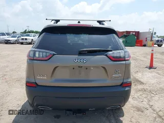 2019 Jeep Cherokee Altitude с VIN 1C4PJMLX3KD105008, выставлен на аукционе IAAI как лот 42474013 с пробегом 82 122 миль миль и . История ставок и продаж доступна на DreamBid. Изображение 16.