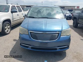 2011 Chrysler Town & Country Touring L z VIN 2A4RR8DG2BR799141, wystawiony jako IAAI lot #42058383 z przebiegiem 165 548 mil mil oraz . Historia ofert i sprzedaży dostępna na DreamBid. Obrazek 6.