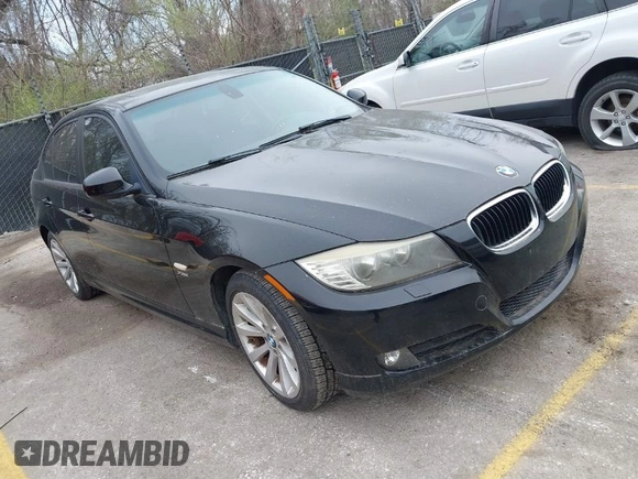 2011 BMW 3 Series 328i xDrive with VIN WBAPK7C55BA772321, listed as a IAAI auction lot 41873123 with 95,500 mi miles. Bid and sale history available at carsss.com. Image 1.