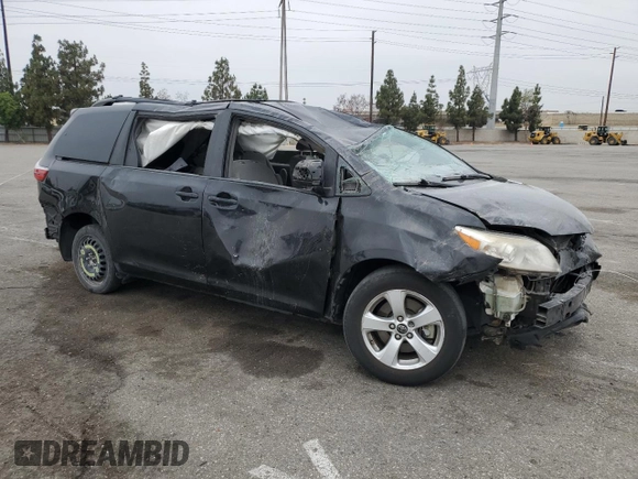 2018 Toyota Sienna LE Auto Access Seat with VIN 5TDKZ3DC6JS924316, listed as a Copart auction lot 61822215 with 123,396 mi miles and Salvage title. Bid and sale history available at DreamBid. Image 4.