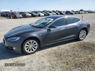 2018 Tesla Model S 75D z VIN 5YJSA1E23JF263642, wystawiony jako Copart lot #50647665 z przebiegiem 71 416 mil mil oraz Szkoda całkowita • Salvage title. Historia ofert i sprzedaży dostępna na DreamBid. Obrazek 1.
