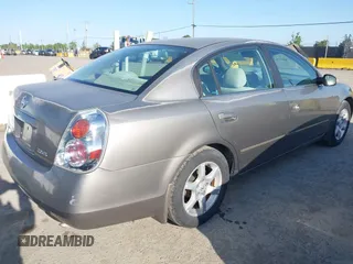 2005 Nissan Altima 2.5 S with VIN 1N4AL11D05C144081, listed as a IAAI auction lot 42035985 with 190,917 mi miles. Bid and sale history available at carsss.com. Image 4.