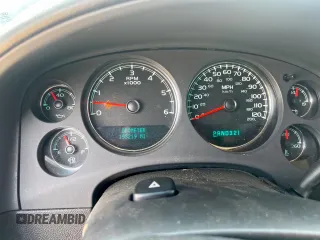 2008 Chevrolet Suburban LTZ with VIN 1GNFC16018R193868, listed as a Copart auction lot 50950405 with 193,219 mi miles and Clean title. Bid and sale history available at DreamBid. Image 8.