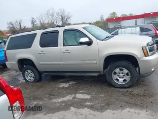 2007 Chevrolet Suburban LT with VIN 3GNFK16387G267959, listed as a IAAI auction lot 41999489 with 106,131 mi miles. Bid and sale history available at carsss.com. Image 13.