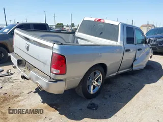 2016 Ram 1500 Express z VIN 1C6RR6FT3GS333204, wystawiony jako IAAI lot #41992873 z przebiegiem 111 383 mil mil oraz . Historia ofert i sprzedaży dostępna na DreamBid. Obrazek 4.