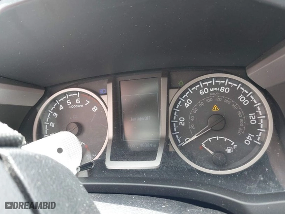 2019 Toyota Tacoma 4WD SR with VIN 3TMCZ5AN7KM280607, listed as a IAAI auction lot 41692718 with 46,084 mi miles. Bid and sale history available at carsss.com. Image 7.