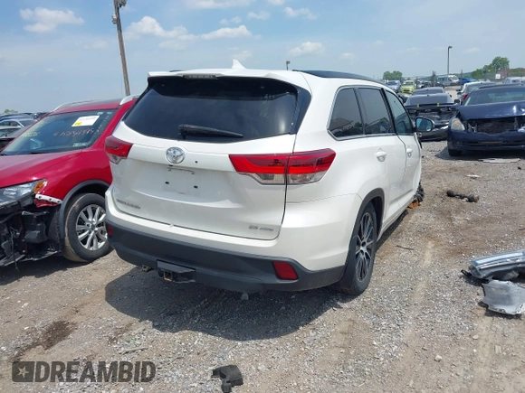 2018 Toyota Highlander SE z VIN 5TDJZRFH2JS547586, wystawiony jako IAAI lot #42219473 z przebiegiem 93 873 mil mil oraz . Historia ofert i sprzedaży dostępna na DreamBid. Obrazek 4.