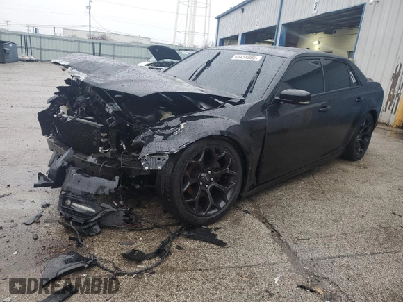2019 Chrysler 300 with VIN 2C3CCABG1KH548418, listed as a Copart auction lot 43458095 with 61,033 mi miles and Salvage Title. Bid and sale history available at carsss.com. Image 1.