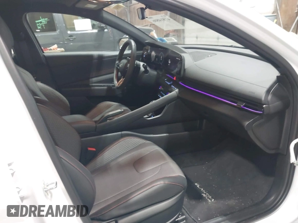 2025 Hyundai Elantra N Line z VIN KMHLR4DF6SU867998, wystawiony jako IAAI lot #41814806 z przebiegiem 4 892 mil mil oraz . Historia ofert i sprzedaży dostępna na DreamBid. Obrazek 5.