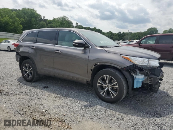 2018 Toyota Highlander LE with VIN 5TDZARFH4JS039470, listed as a Copart auction lot 56961575 with 40,236 mi miles and Salvage title. Bid and sale history available at DreamBid. Image 4.