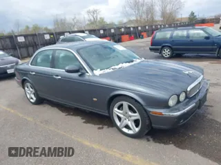 2006 Jaguar XJ with VIN SAJWA71B16SG50490, listed as a IAAI auction lot 41964002 with 114,270 mi miles. Bid and sale history available at carsss.com. Image 1.