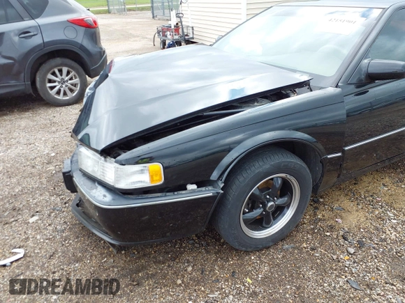 1994 Cadillac Seville STS z VIN 1G6KY5296RU823387, wystawiony jako IAAI lot #42151901 z przebiegiem 165 918 mil mil oraz . Historia ofert i sprzedaży dostępna na DreamBid. Obrazek 6.