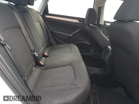 2017 Volkswagen Passat S z VIN 1VWAT7A33HC033174, wystawiony jako Copart lot #57341605 z przebiegiem 197 560 mil mil oraz Szkoda całkowita • Salvage title. Historia ofert i sprzedaży dostępna na DreamBid. Obrazek 11.