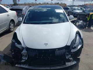 2023 Tesla Model 3 z VIN 5YJ3E1EA6PF488405, wystawiony jako IAAI lot #41570896 z przebiegiem 26 631 mil mil oraz . Historia ofert i sprzedaży dostępna na DreamBid. Obrazek 13.