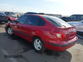 2005 Hyundai Elantra GLS z VIN KMHDN56D95U140327, wystawiony jako IAAI lot #42349707 z przebiegiem 145 621 mil mil oraz . Historia ofert i sprzedaży dostępna na DreamBid. Obrazek 3.