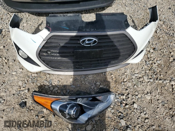 2016 Hyundai Veloster Turbo z VIN KMHTC6AE6GU302201, wystawiony jako Copart lot #54613235 z przebiegiem 105 796 mil mil oraz Szkoda całkowita • Salvage title. Historia ofert i sprzedaży dostępna na DreamBid. Obrazek 12.