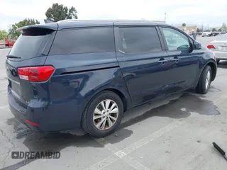 2017 Kia Sedona LX with VIN KNDMB5C14H6250704, listed as a IAAI auction lot 42074227 with 229,369 mi miles. Bid and sale history available at carsss.com. Image 4.