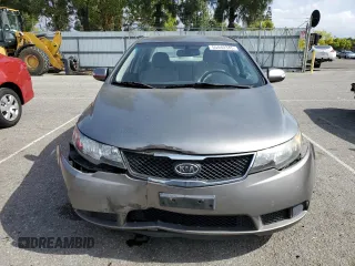 2010 Kia Forte EX z VIN KNAFU4A27A5260564, wystawiony jako Copart lot #55440345 z przebiegiem 169 444 mil mil oraz Szkoda całkowita • Salvage title. Historia ofert i sprzedaży dostępna na DreamBid. Obrazek 5.