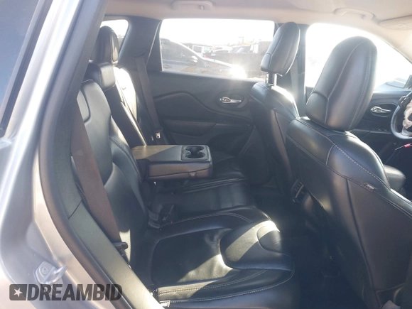 2017 Jeep Cherokee Limited with VIN 1C4PJLDB1HW517745, listed as a IAAI auction lot 41401733 with 121,736 mi miles. Bid and sale history available at carsss.com. Image 8.