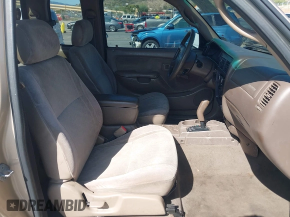 2002 Toyota Tacoma PreRunner z VIN 5TESN92N42Z102248, wystawiony jako IAAI lot #41964727 z przebiegiem 152 968 mil mil oraz . Historia ofert i sprzedaży dostępna na DreamBid. Obrazek 5.