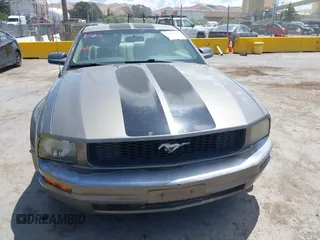 2005 Ford Mustang Deluxe z VIN 1ZVFT80N755155096, wystawiony jako IAAI lot #42251557 z przebiegiem 232 186 mil mil oraz . Historia ofert i sprzedaży dostępna na DreamBid. Obrazek 6.