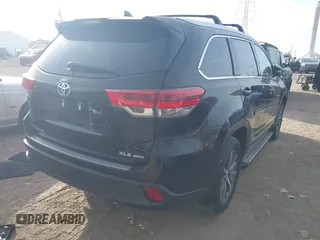2017 Toyota Highlander XLE with VIN 5TDJZRFH6HS468478, listed as a IAAI auction lot 40711342 with 197,481 mi miles and . Bid and sale history available at DreamBid. Image 4.