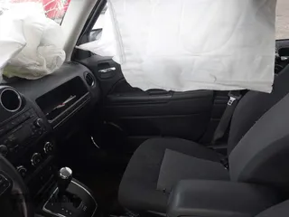 2016 Jeep Patriot High Altitude with VIN 1C4NJPFAXGD582316, listed as a IAAI auction lot 42040774 with 97,148 mi miles and . Bid and sale history available at carsss.com. Image 5.