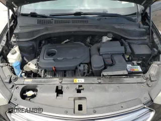 2017 Hyundai Santa Fe 2.4L z VIN 5NMZT3LB6HH040009, wystawiony jako Copart lot #58953685 z przebiegiem 161 455 mil mil oraz Szkoda całkowita • Salvage title. Historia ofert i sprzedaży dostępna na DreamBid. Obrazek 12.