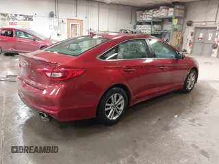 2015 Hyundai Sonata SE z VIN 5NPE24AF6FH153133, wystawiony jako IAAI lot #42054380 z przebiegiem 64 570 mil mil oraz . Historia ofert i sprzedaży dostępna na DreamBid. Obrazek 4.
