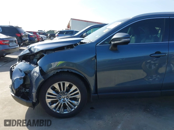 2022 Toyota Venza LE with VIN JTEAAAAH1NJ117577, listed as a IAAI auction lot 41803675 with 34,562 mi miles. Bid and sale history available at carsss.com. Image 6.