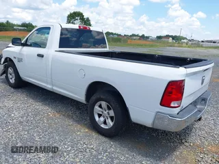 2019 Ram 1500 Tradesman z VIN 3C6JR6DT4KG561518, wystawiony jako IAAI lot #42726625 z przebiegiem 161 859 mil mil oraz . Historia ofert i sprzedaży dostępna na DreamBid. Obrazek 3.