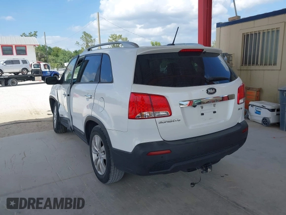 2011 Kia Sorento EX with VIN 5XYKUDA22BG008845, listed as a IAAI auction lot 41911107 with 207,362 mi miles. Bid and sale history available at carsss.com. Image 3.
