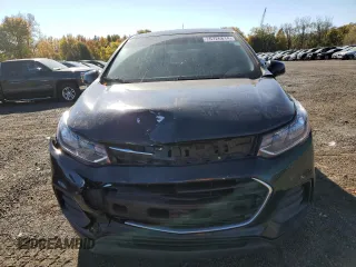 2019 Chevrolet Trax LS with VIN 3GNCJNSB2KL290910, listed as a Copart auction lot 76726814 with 102,053 mi miles and Salvage Title. Bid and sale history available at carsss.com. Image 5.