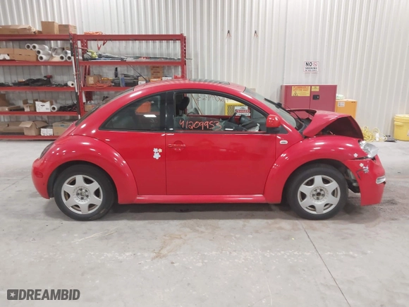 1999 Volkswagen New Beetle GLS with VIN 3VWCC21C1XM444985, listed as a IAAI auction lot 41209953 with 175,946 mi miles. Bid and sale history available at carsss.com. Image 14.