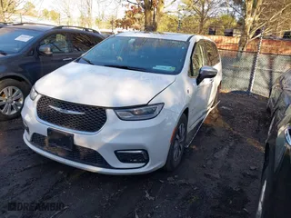 2023 Chrysler Pacifica Hybrid Limited with VIN 2C4RC1S73PR626236, listed as a IAAI auction lot 41696687 with 42,590 mi miles. Bid and sale history available at carsss.com. Image 17.