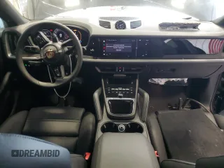 2024 Porsche Cayenne z VIN WP1BA2AY3RDA56525, wystawiony jako Copart lot #61639585 z przebiegiem 3 204 mil mil oraz Szkoda całkowita • Salvage title. Historia ofert i sprzedaży dostępna na DreamBid. Obrazek 8.